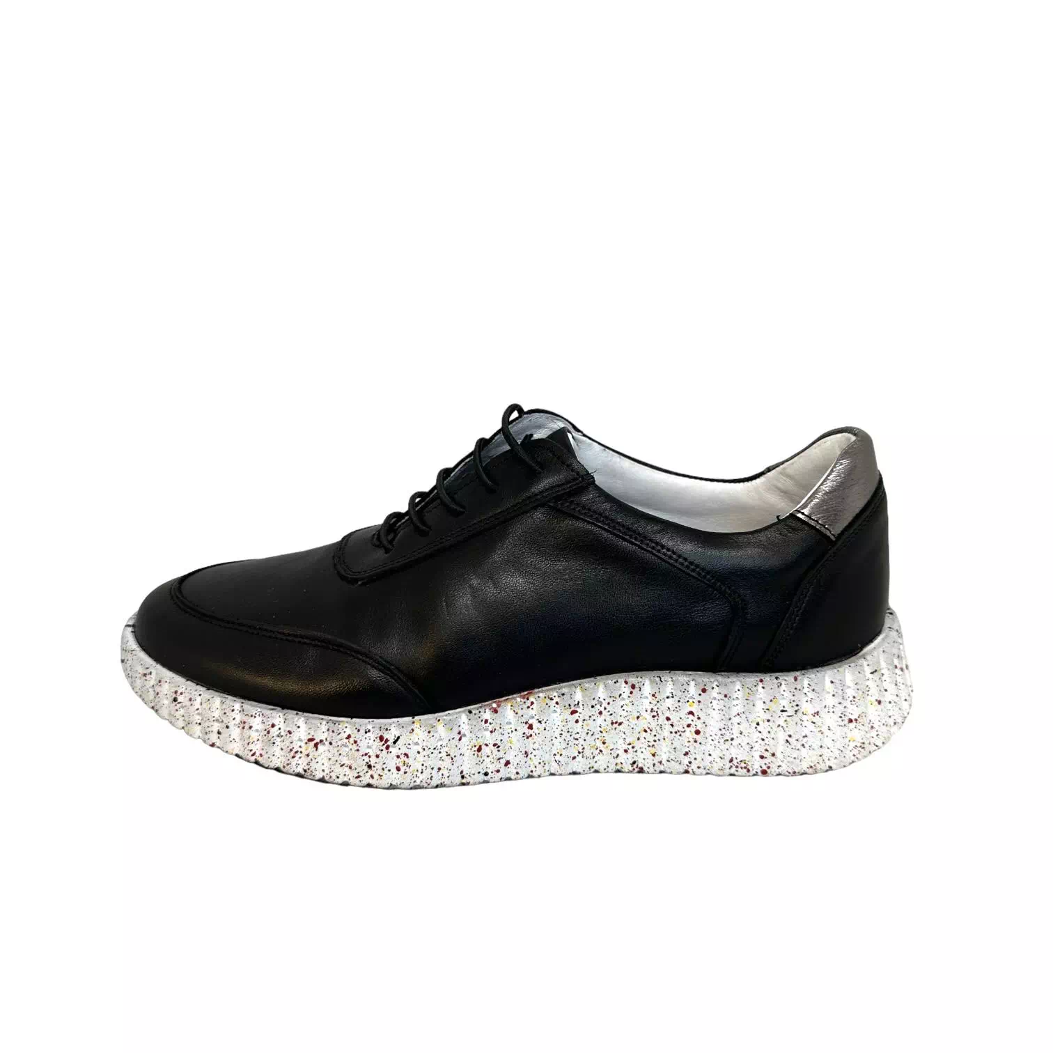 Pantofi negri cu detaliu argintiu si talpa colorata