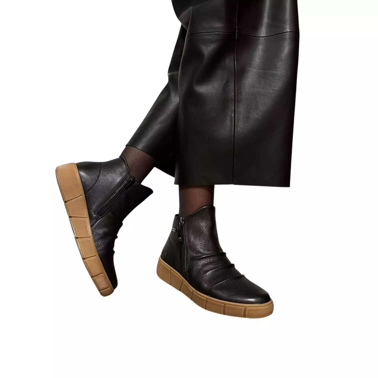 Ghete Remonte negre Tex cu talpa bej