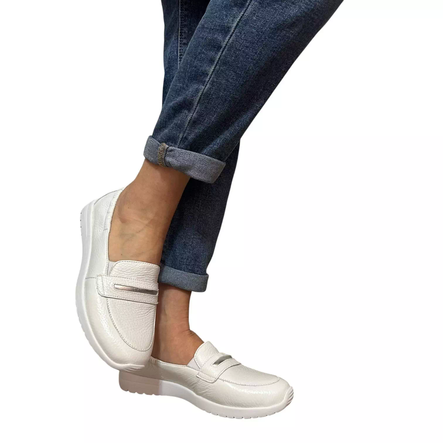 Pantofi Caprice albi