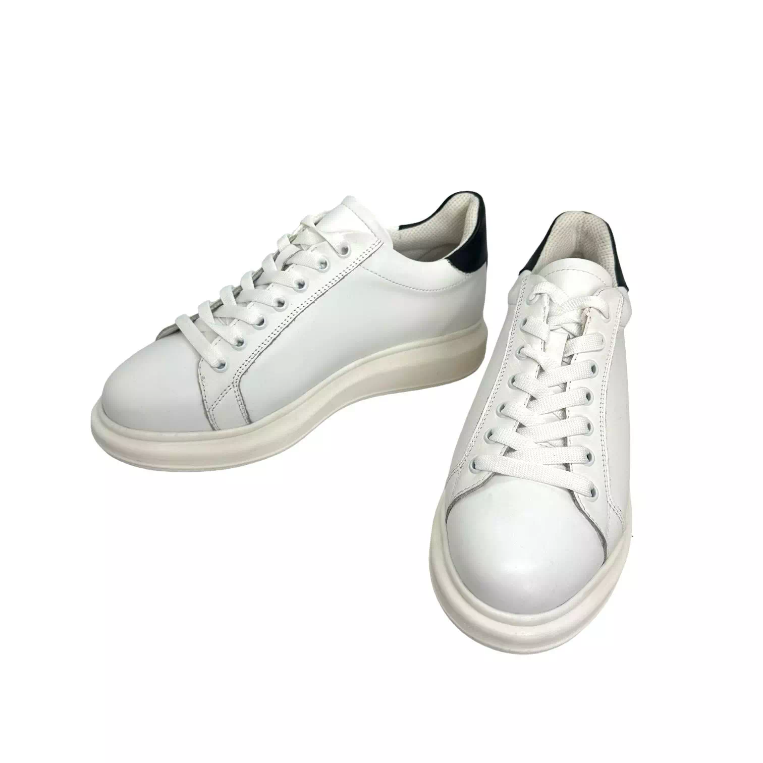 Pantofi sport albi cu detaliu negru