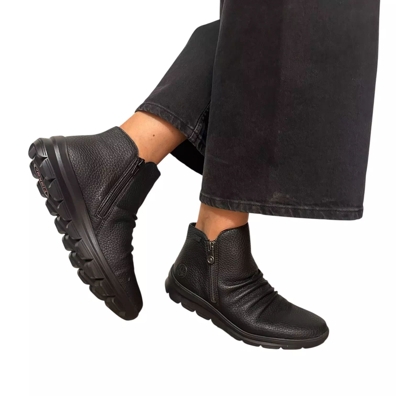 Ghete Rieker negre cu fronseuri