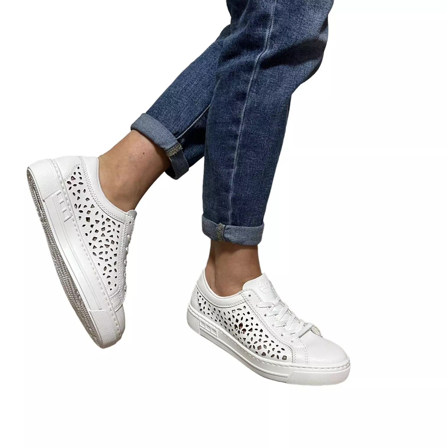 Pantofi sport Rieker albi cu perforatii si talpa confort