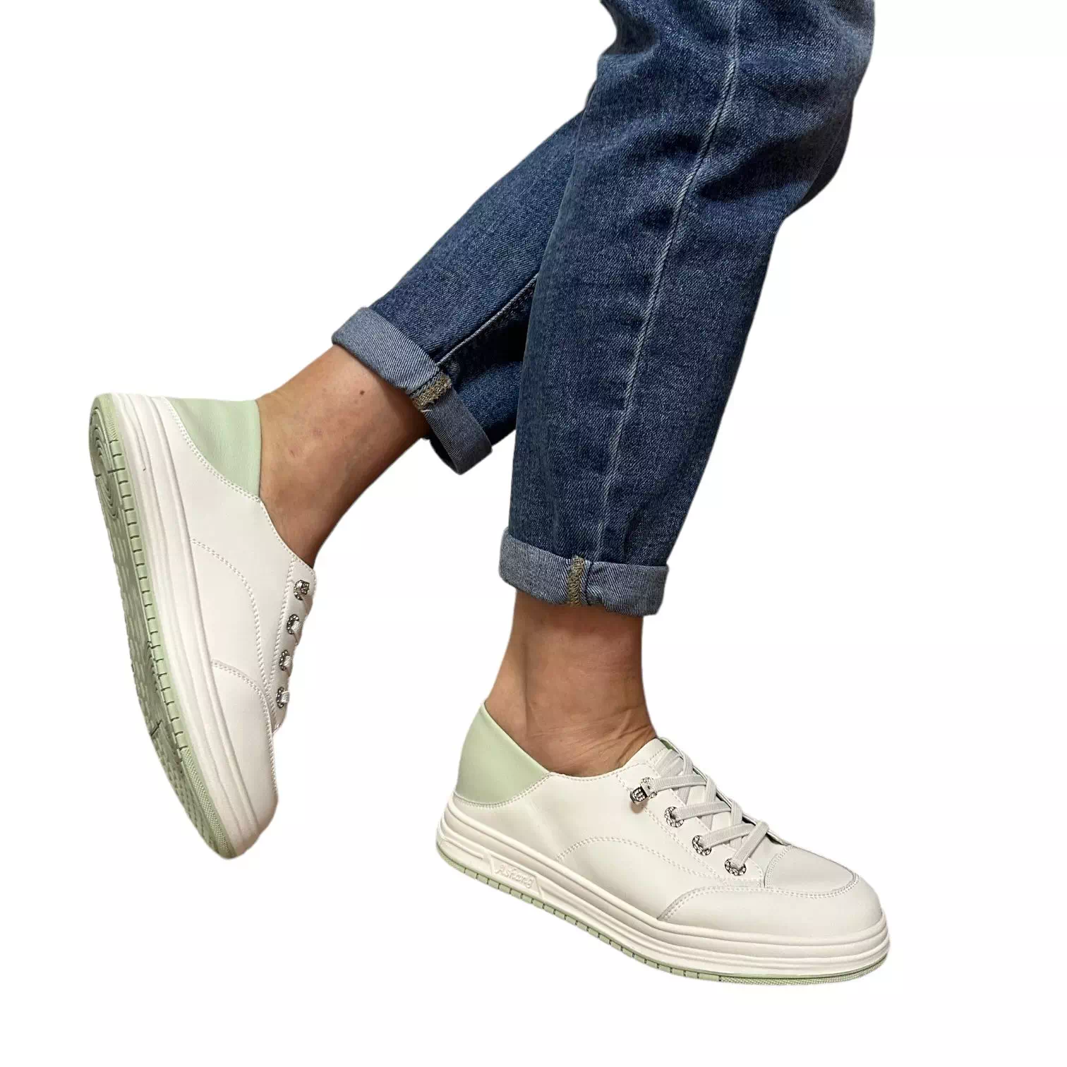 Pantofi albi cu detaliu verde