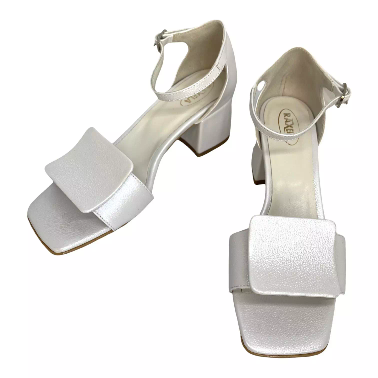 Sandale Raxela albe cu accesoriu