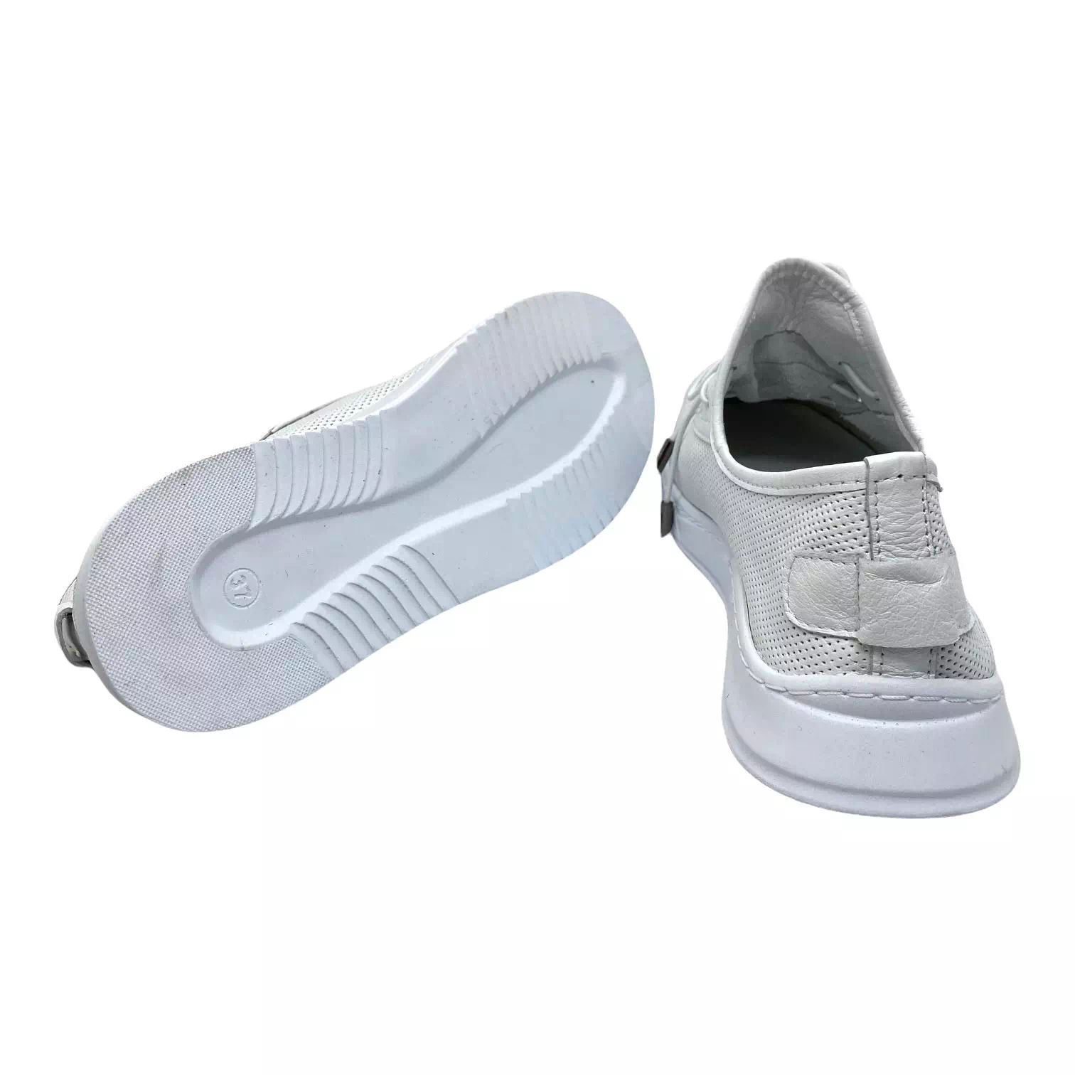 Pantofi sport albi cu perforatii si talpa confort