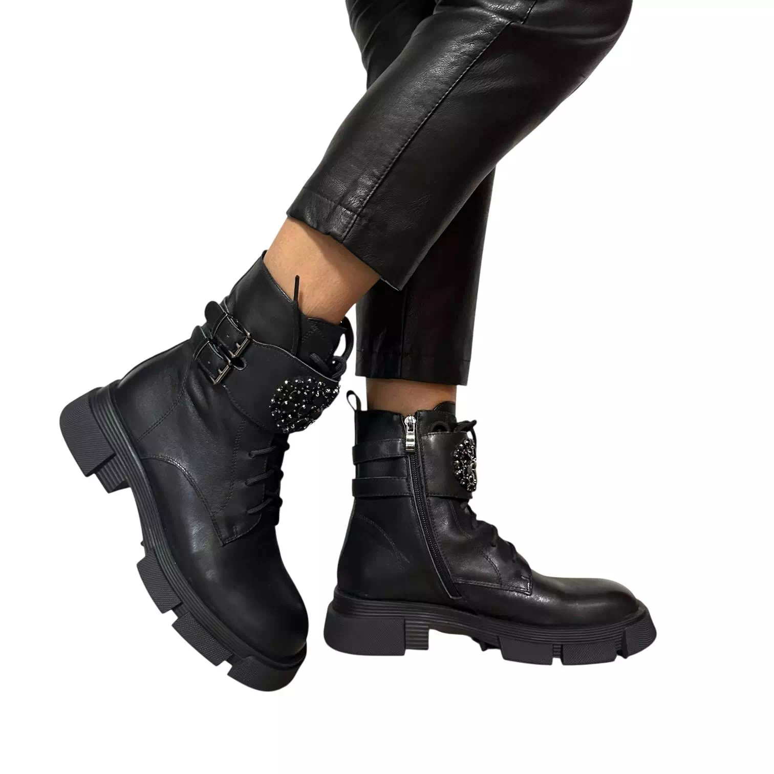 Ghete Fiore Fino negre cu siret si accesoriu