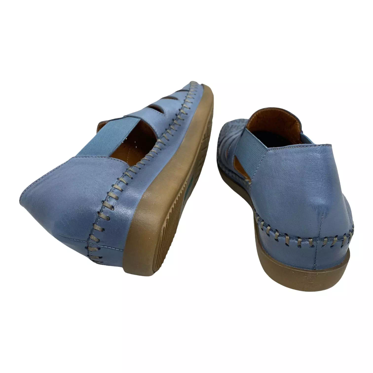 Pantofi decupati albastri cu perforatii cu model