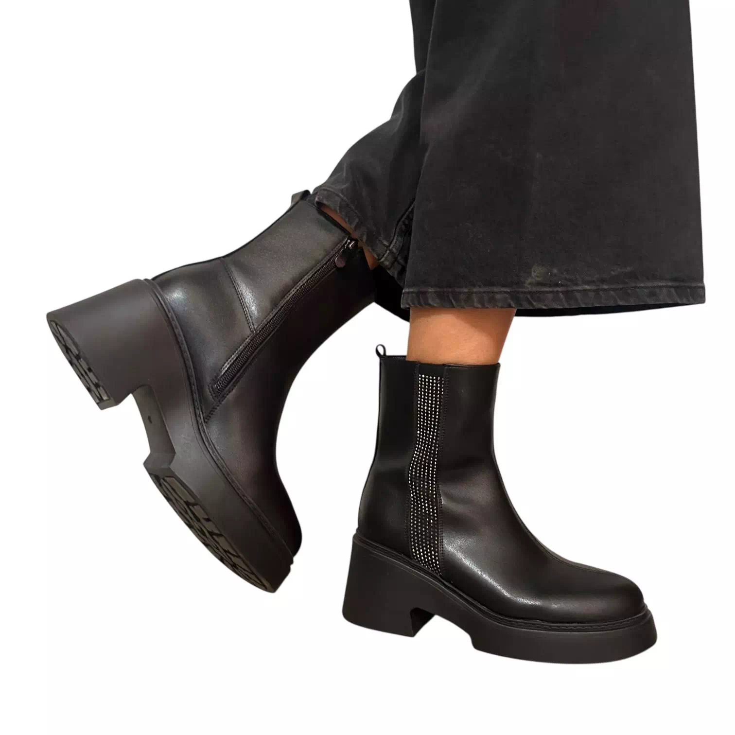 Ghete negre cu pietricele