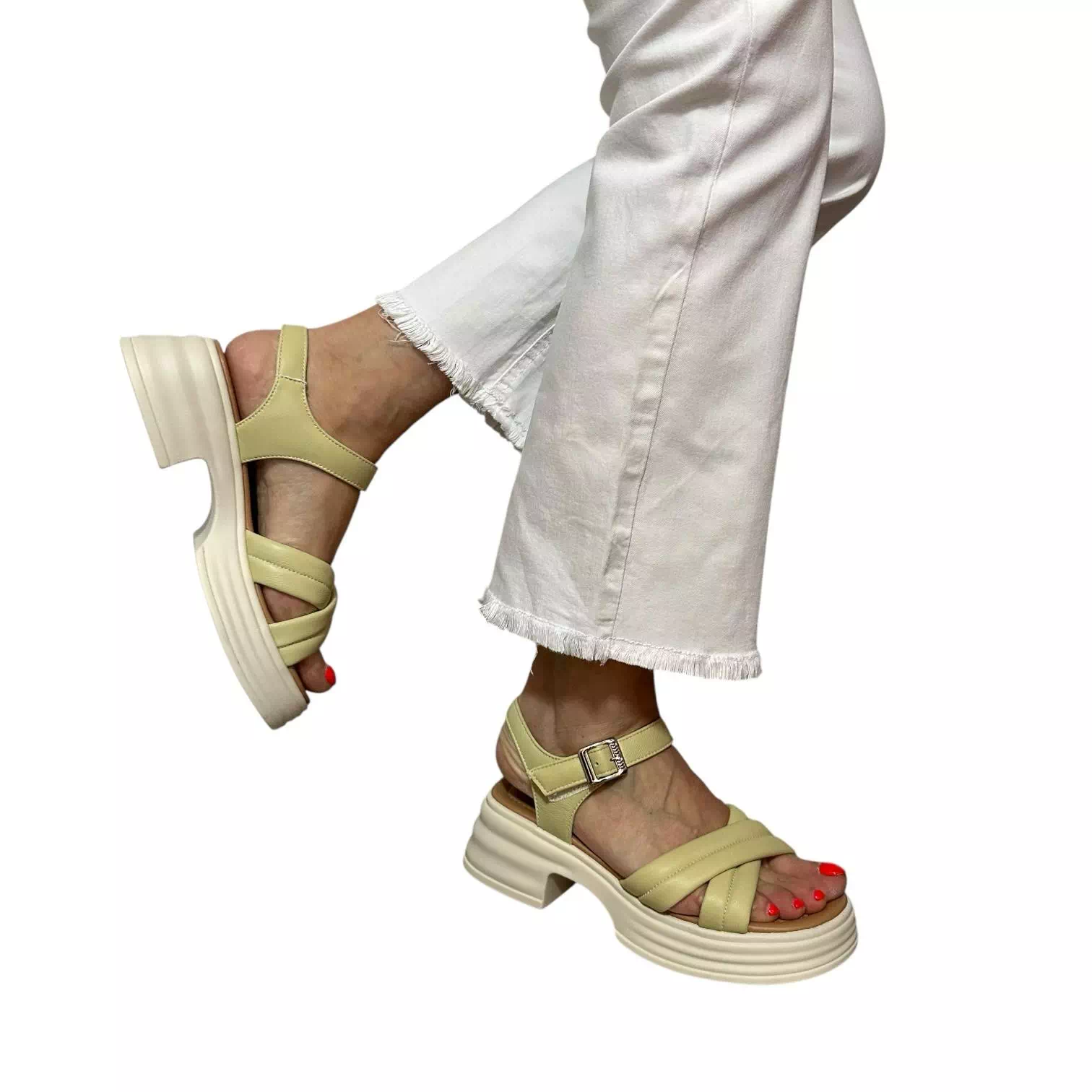 Sandale galbene cu talpa groasa