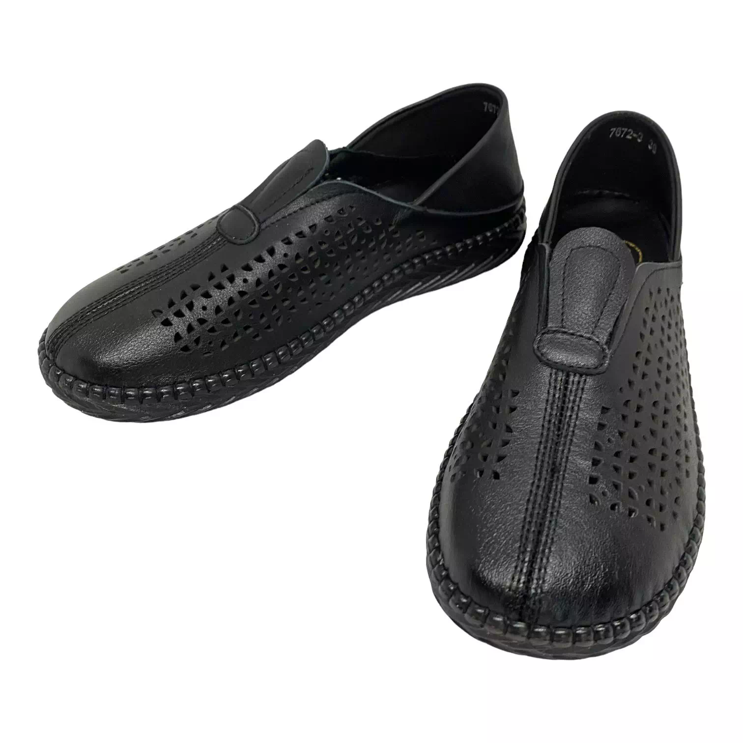 Pantofi negri cu perforatii si talpa confort cu detalii