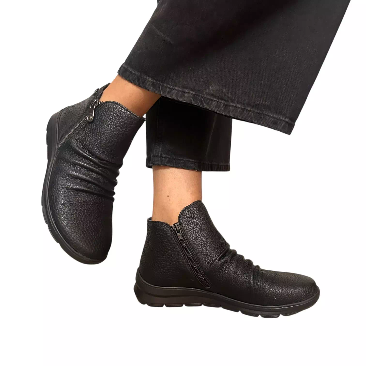 Ghete Rieker negre cu fronseuri