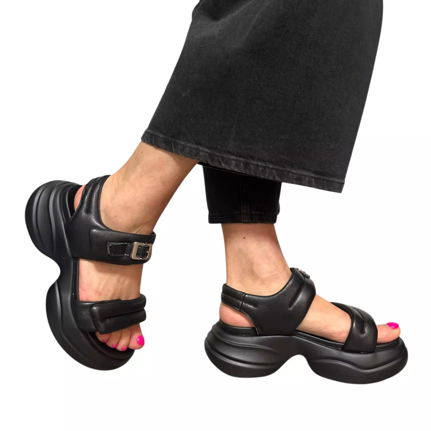Sandale negre cu talpa groasa