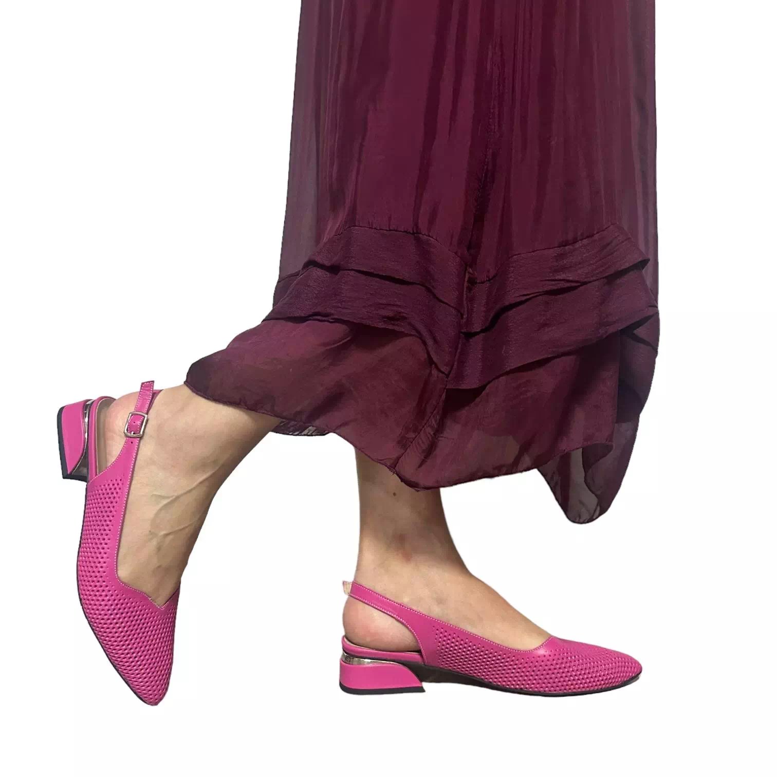 Pantofi decupati roz cu perforatii