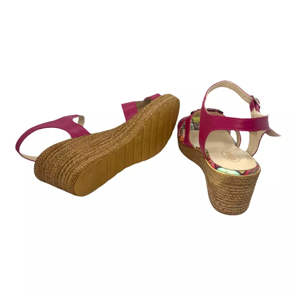 Sandale fuxia cu accesoriu cu model colorat