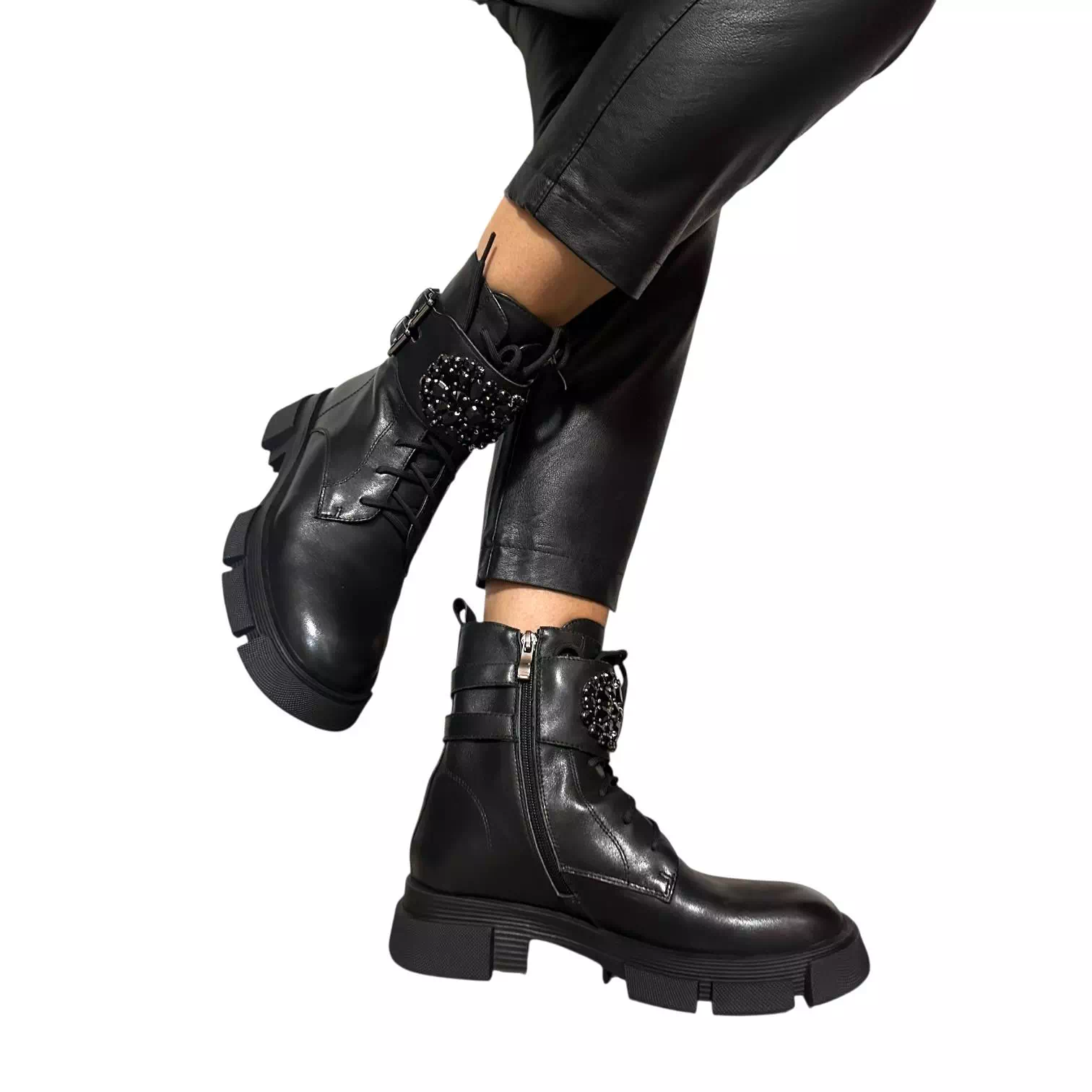 Ghete Fiore Fino negre cu siret si accesoriu