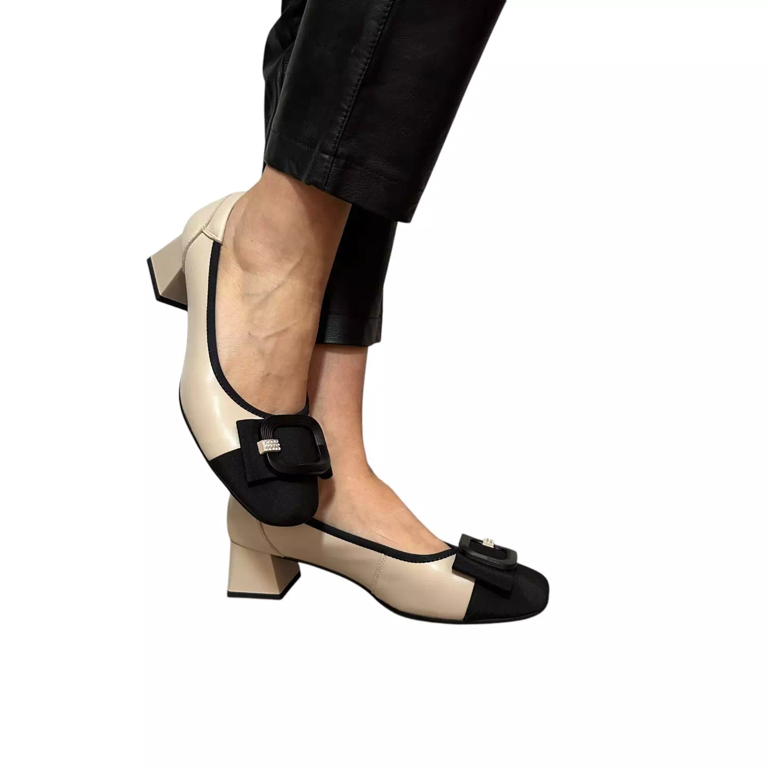 Pantofi Fiore Fino bej cu varf negru