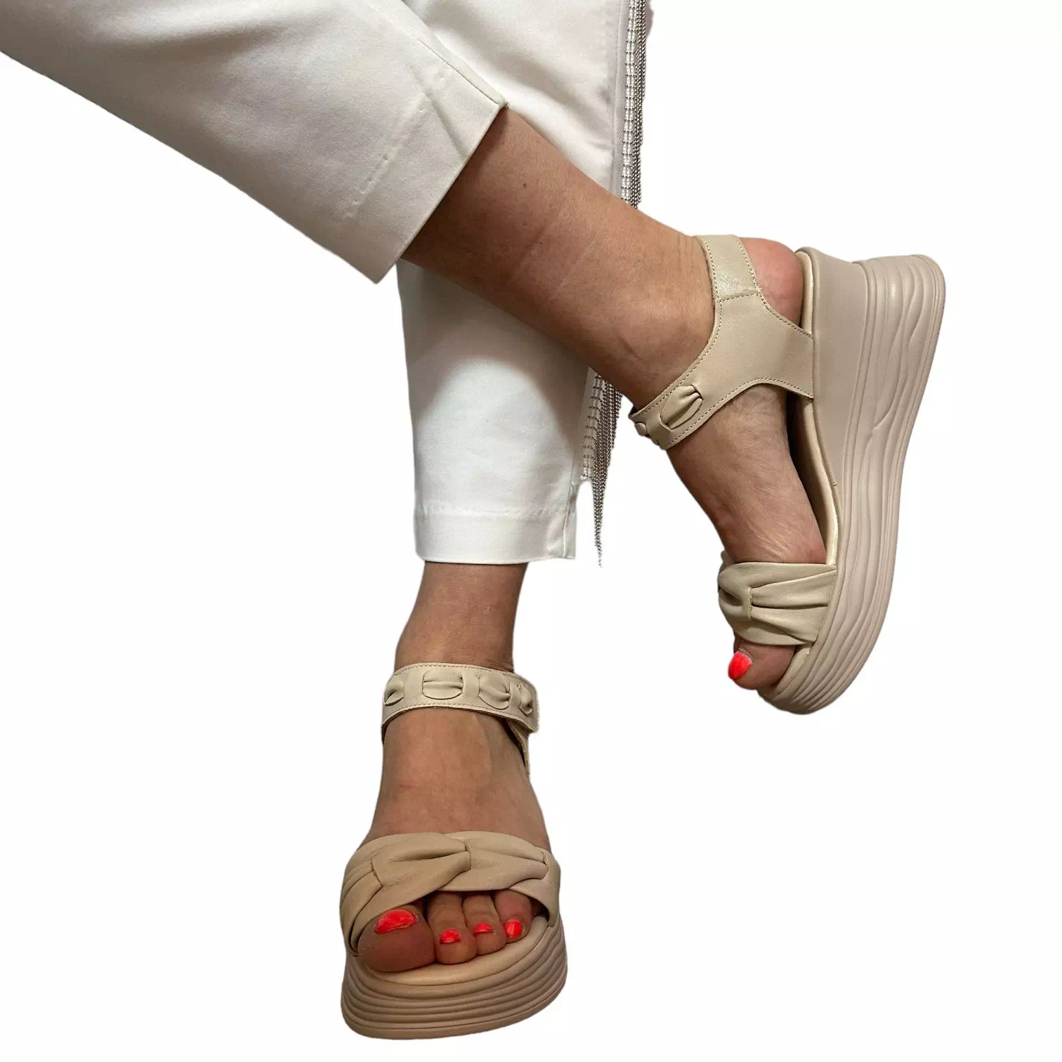 Sandale crem cu platforma