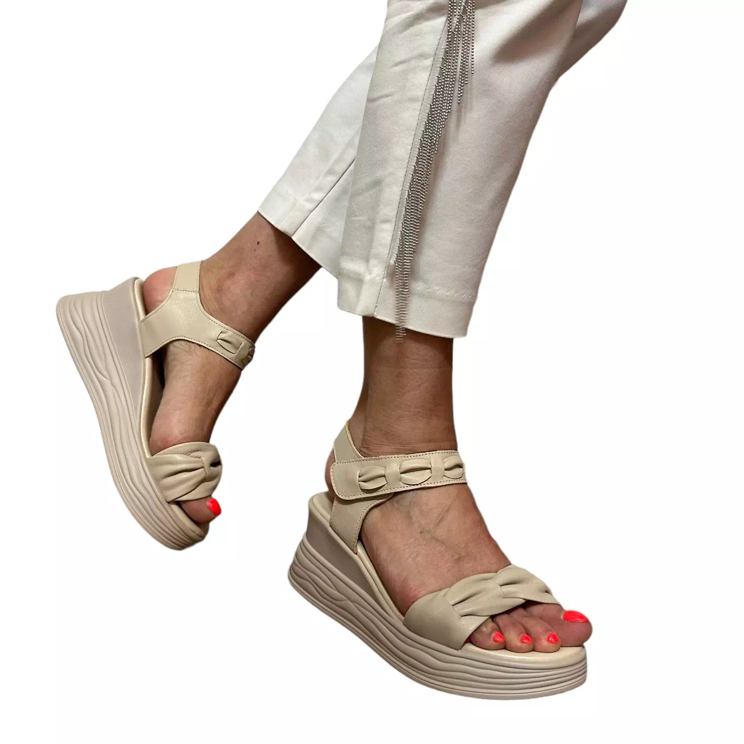 Sandale crem cu platforma