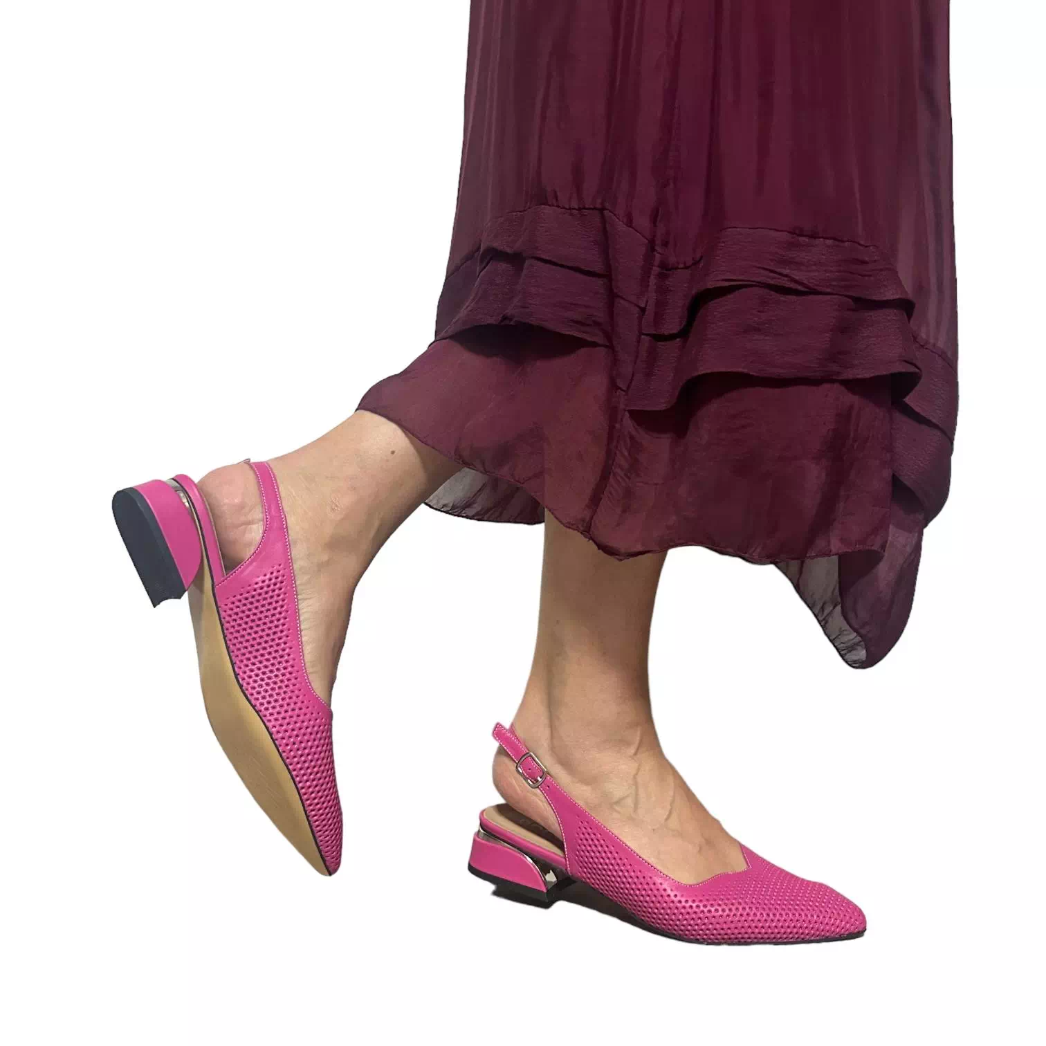 Pantofi decupati roz cu perforatii