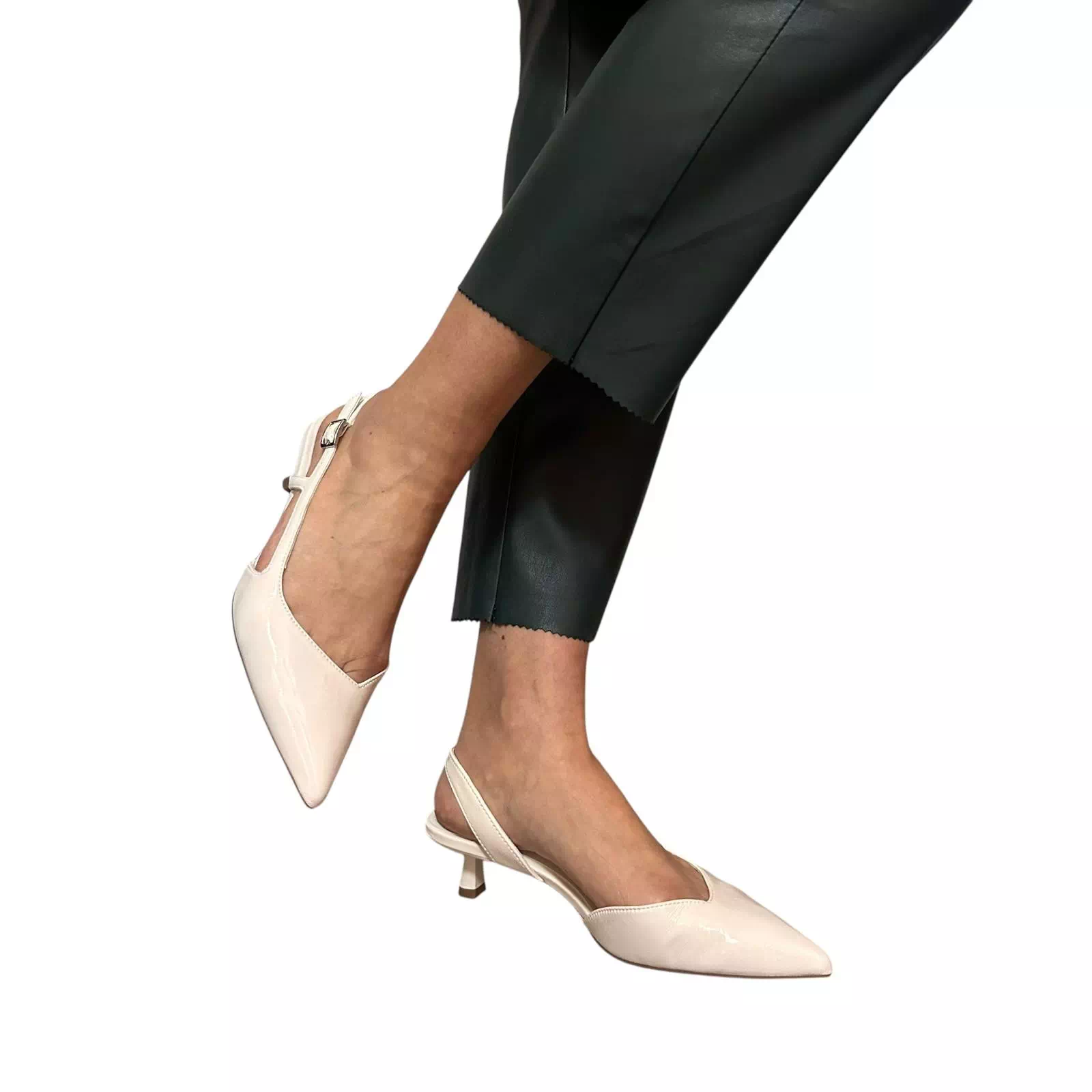 Pantofi Tamaris decupati albi