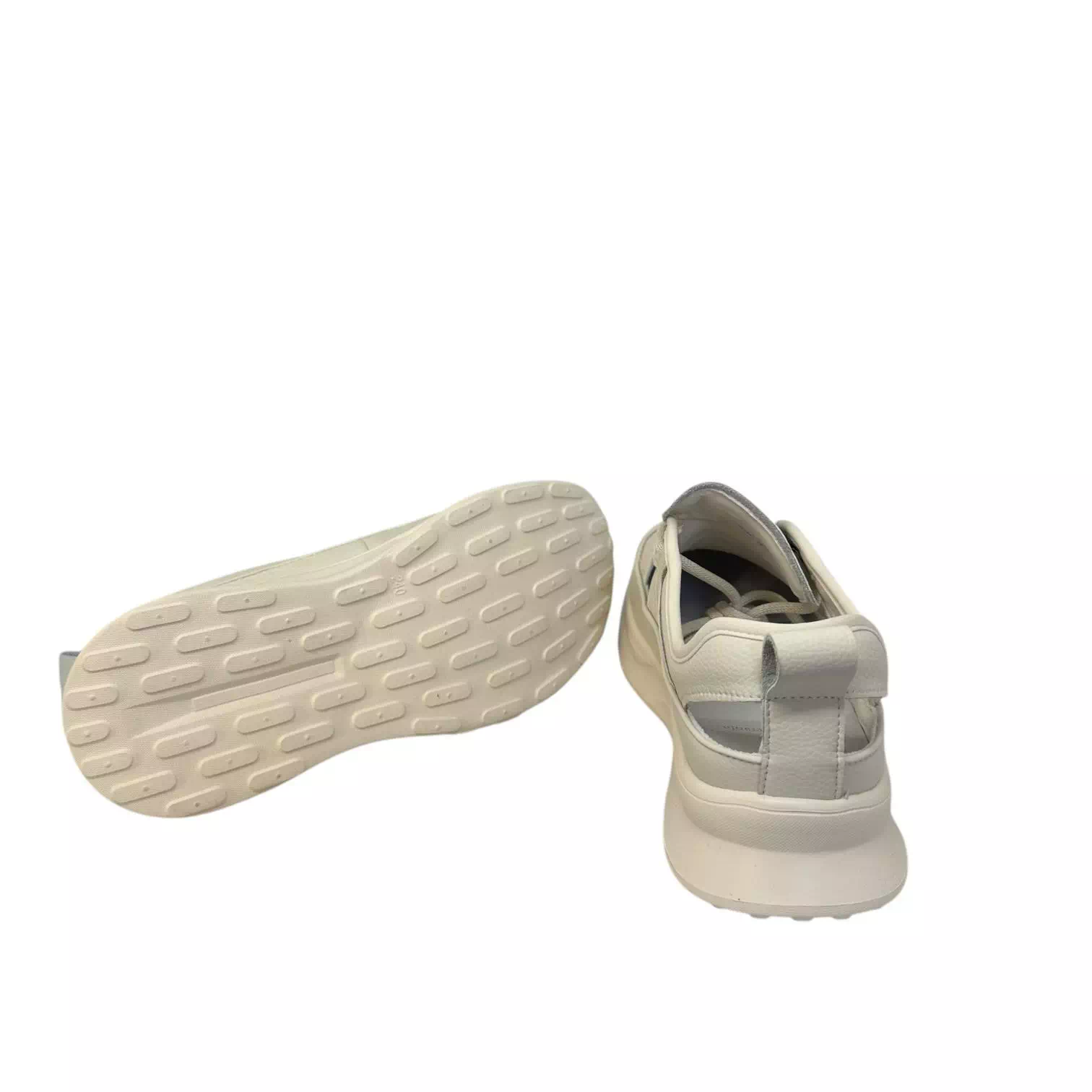 Pantofi crem cu siret si decupaje