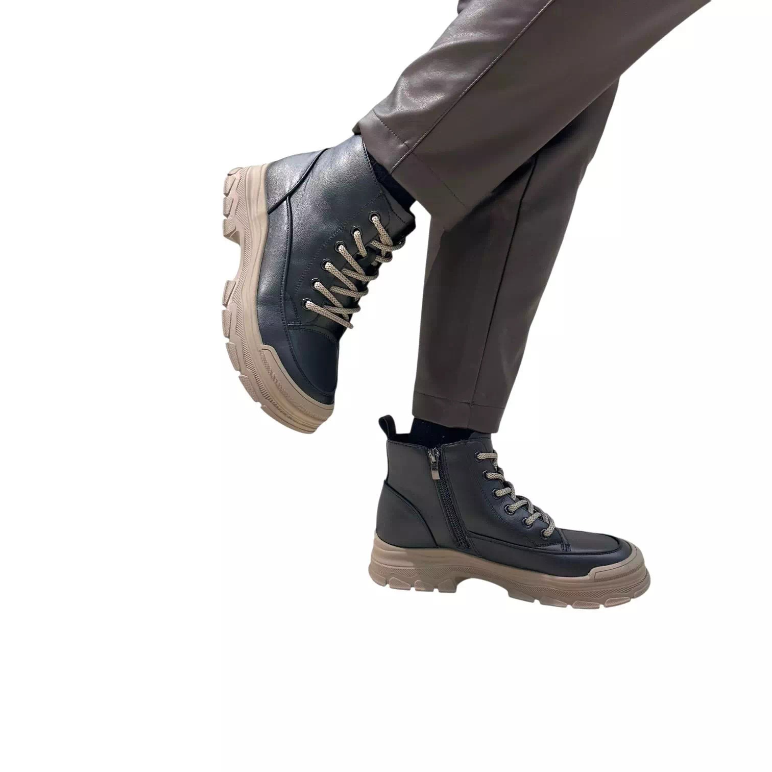 Ghete negre cu talpa flexibila bej