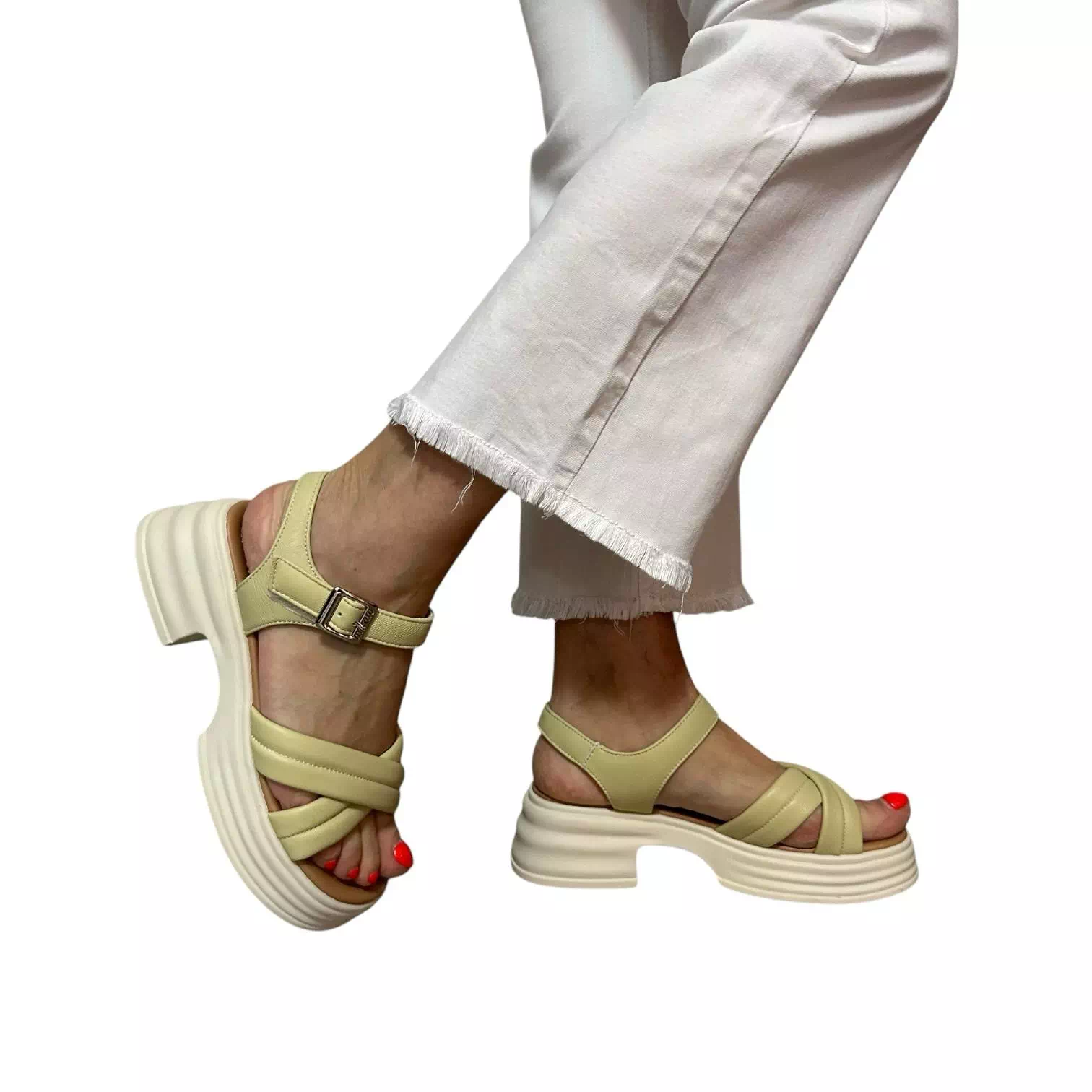 Sandale galbene cu talpa groasa