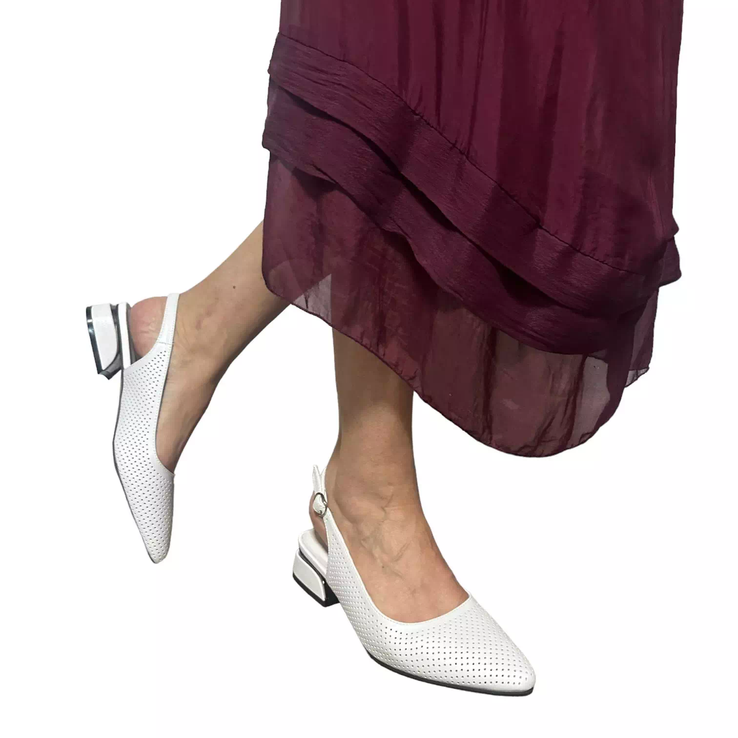 Pantofi decupati la spate albi cu perforatii